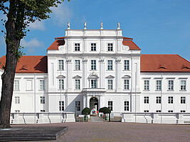 Station 2: Schloss Oranienburg 